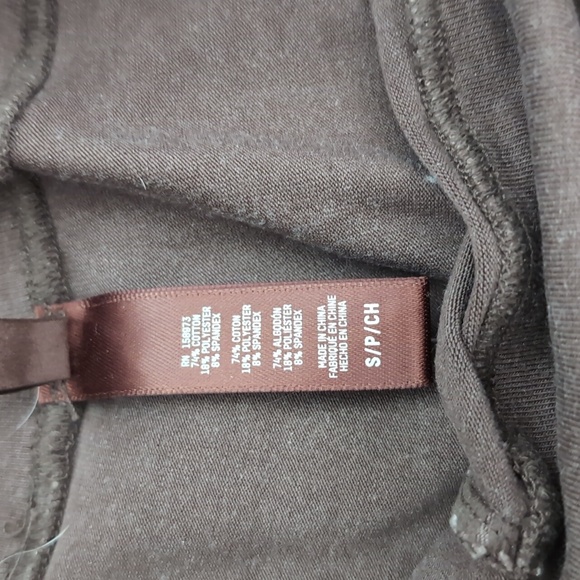 SKIMS Outdoor High-Waisted Banded Legging - Picture 4 of 5